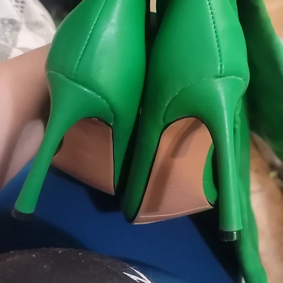 Green Knee-High Stiletto Boots - Women - Picture 5 of 6